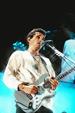 Le guitariste et producteur John Mayer sur scène live en 2019 par Christian Sarkine