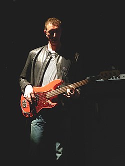 Bassiste Pino Palladino performing with the Who in 2008