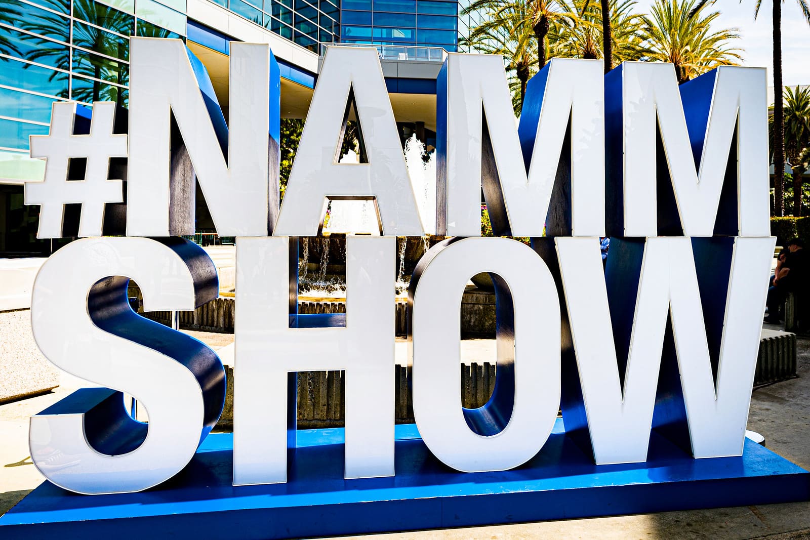 #namm-1600-compr Enseigne Hashtag Namm Show (2022) - Photo de Justin Higuchi